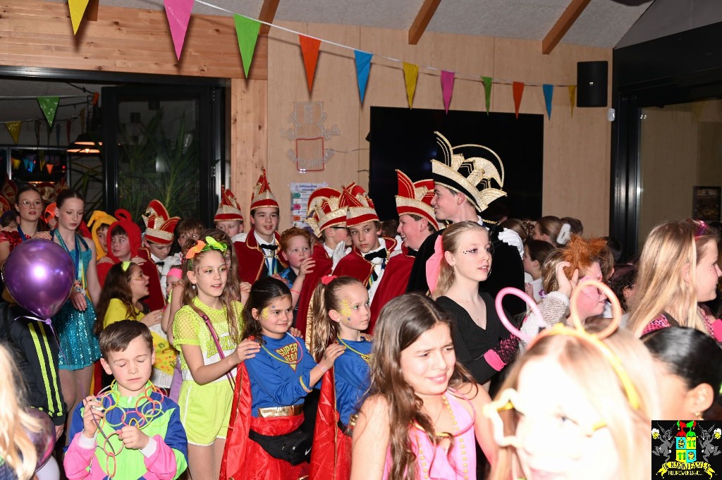 ../Images/Jeugddisco Glow in the Dark 046.jpg